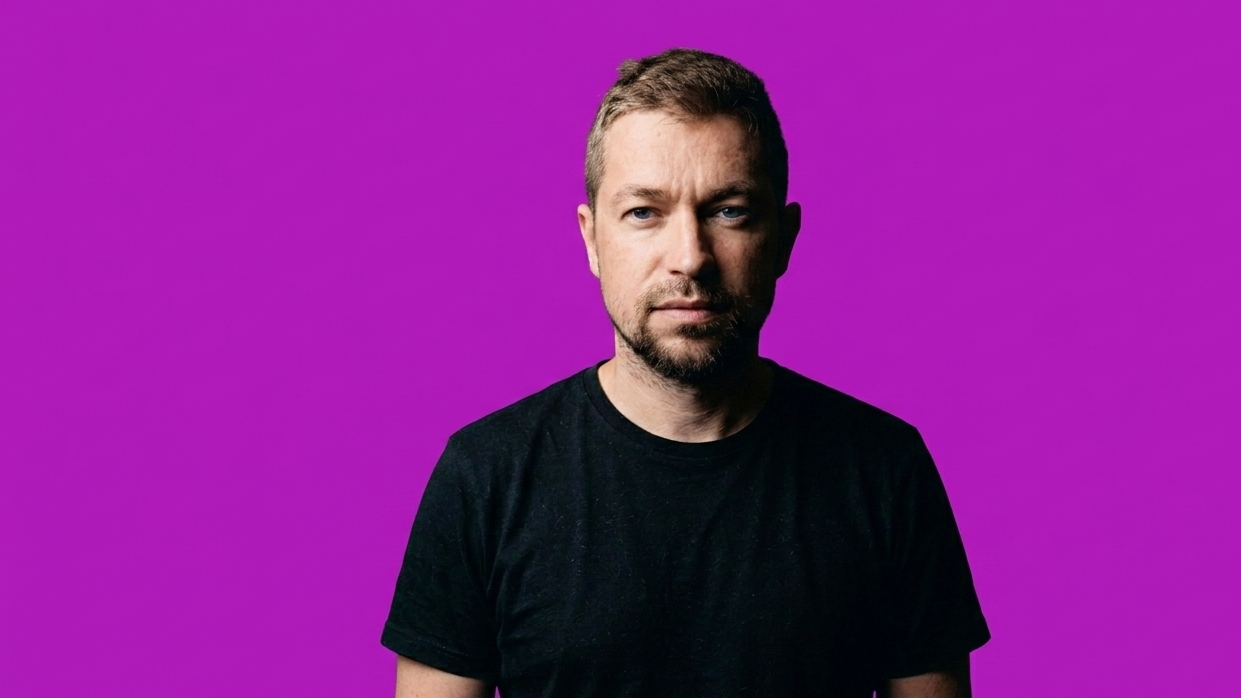 降低目标后，月收入突破2.5万美元